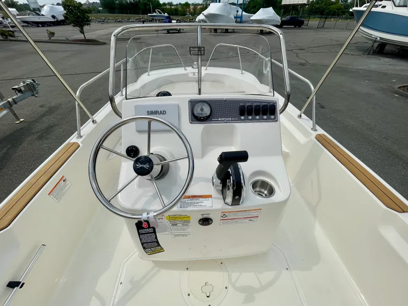 Slide: The Image of Boston Whaler 170 Montauk 2026 - 6