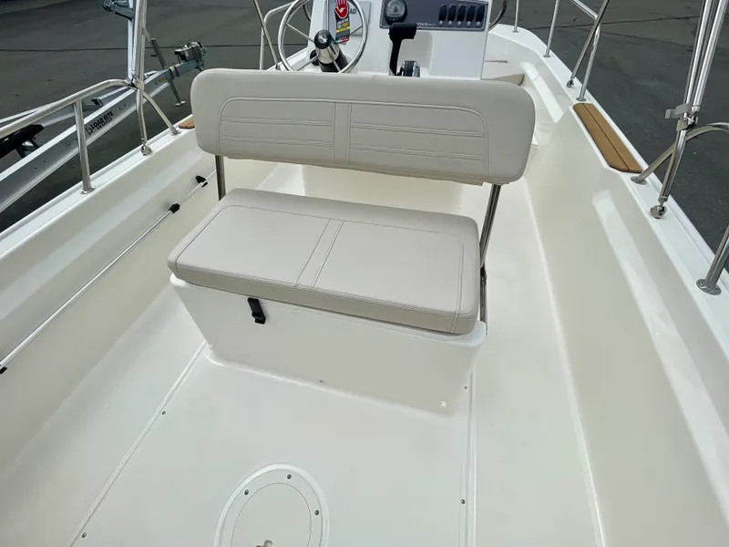 Slide: The Image of Boston Whaler 170 Montauk 2026 - 4