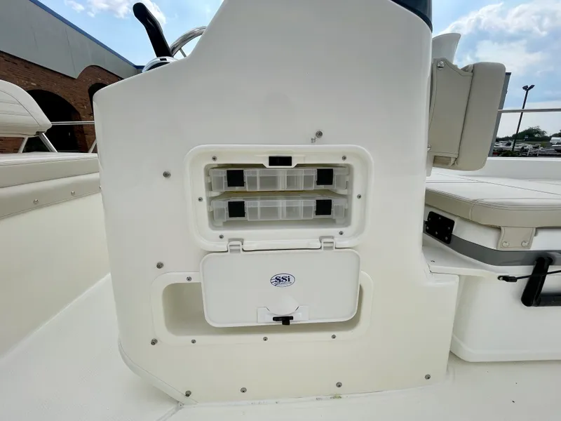 Slide: The Image of Boston Whaler 170 Montauk 2026 - 10