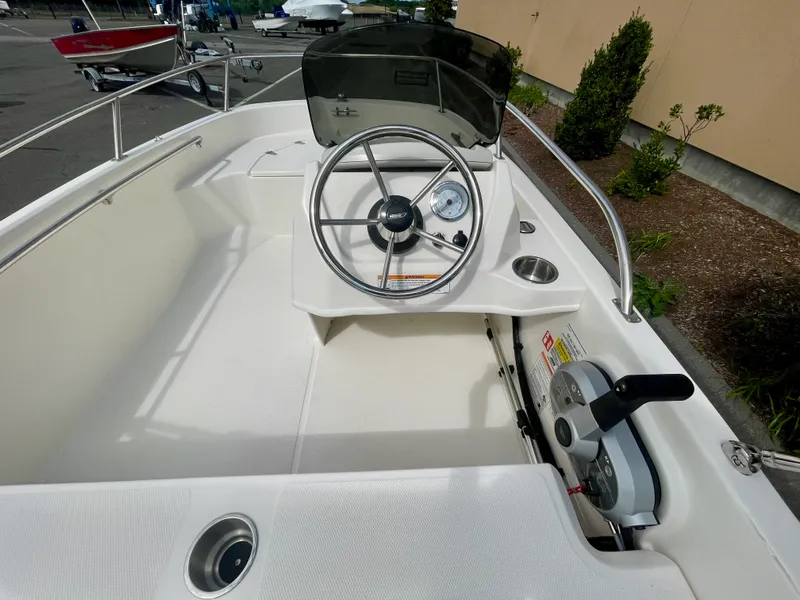 Slide: The Image of Boston Whaler 130 Super Sport 2027 - 5