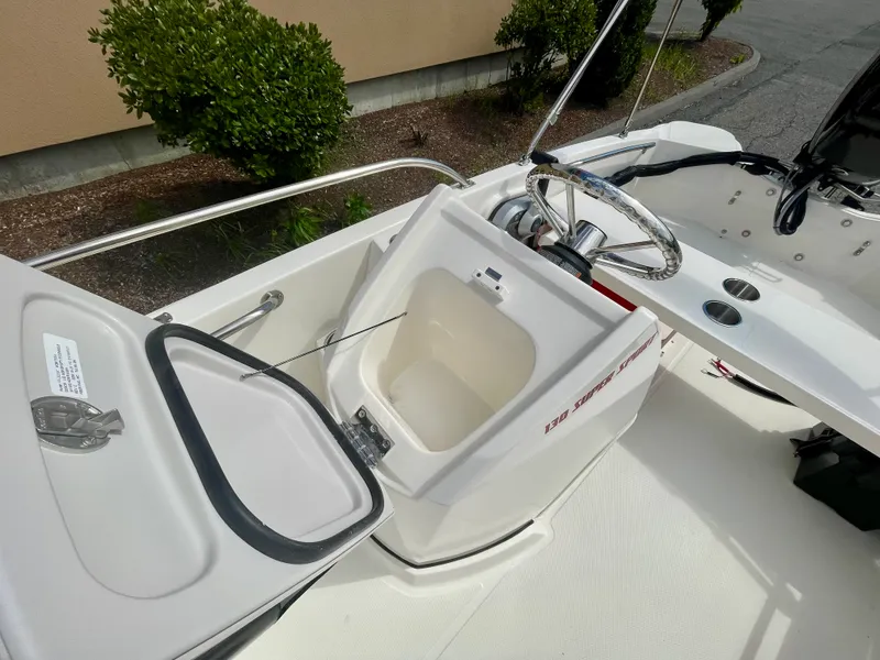 Slide: The Image of Boston Whaler 130 Super Sport 2027 - 9