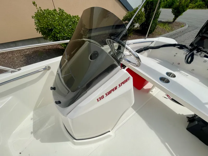 Slide: The Image of Boston Whaler 130 Super Sport 2027 - 8
