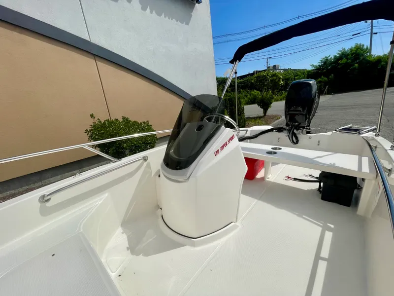 Slide: The Image of Boston Whaler 130 Super Sport 2027 - 10