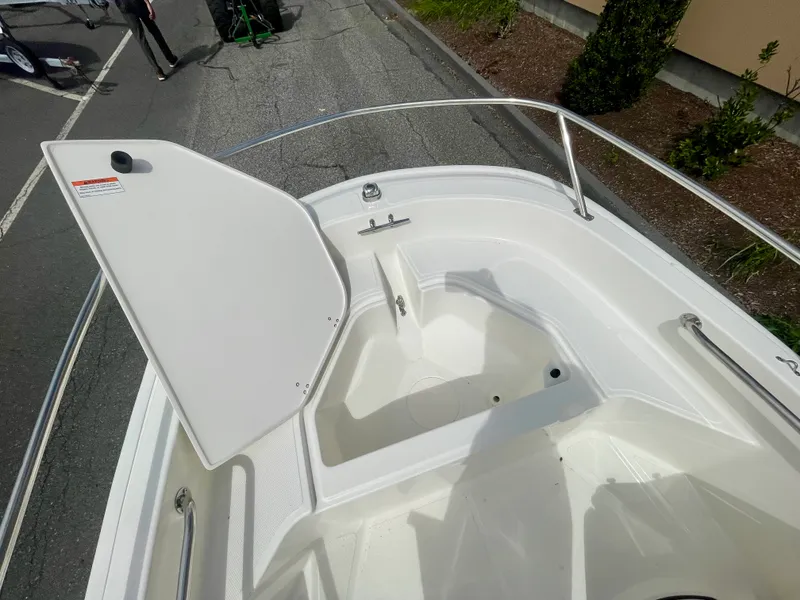 Slide: The Image of Boston Whaler 130 Super Sport 2027 - 12