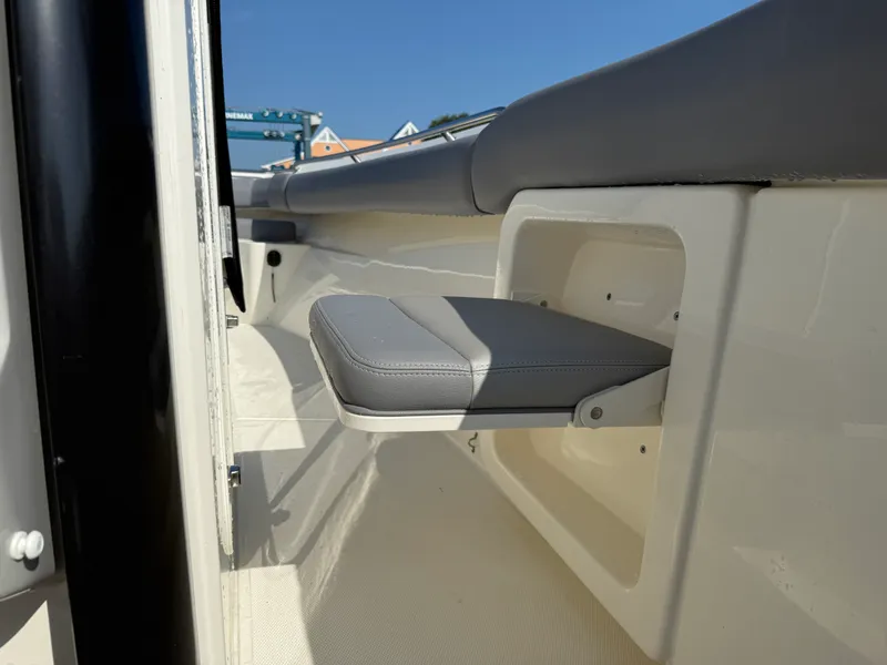 Slide: The Image of Boston Whaler 280 Outrage 2026 - 25
