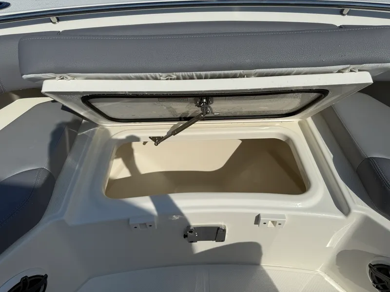 Slide: The Image of Boston Whaler 280 Outrage 2026 - 17