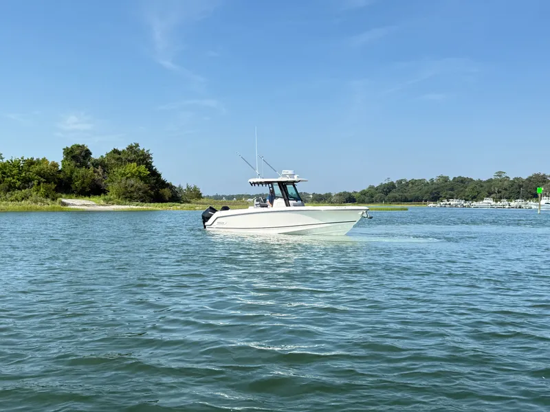 Slide: The Image of Boston Whaler 280 Outrage 2026 - 9