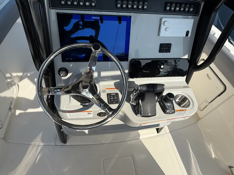 Slide: The Image of Boston Whaler 280 Outrage 2026 - 21