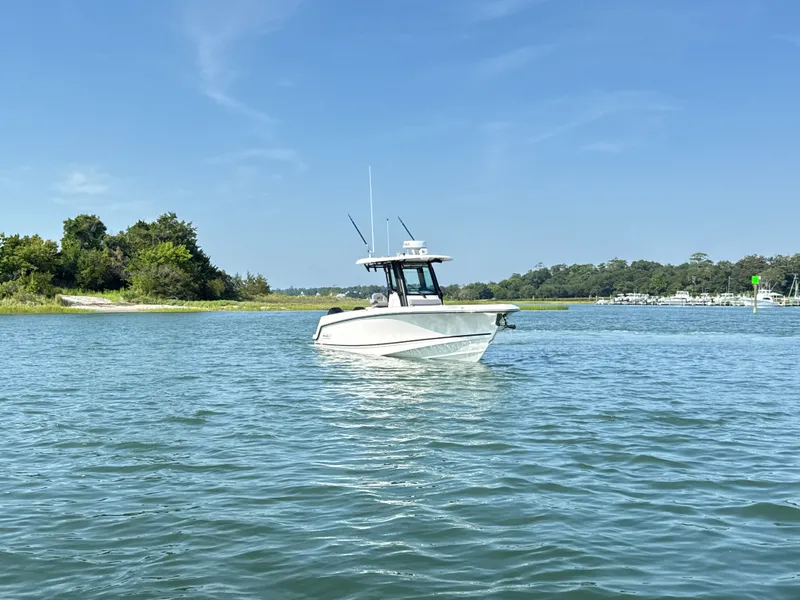 Slide: The Image of Boston Whaler 280 Outrage 2026 - 8