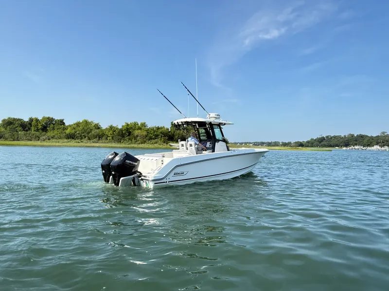 Slide: The Image of Boston Whaler 280 Outrage 2026 - 1
