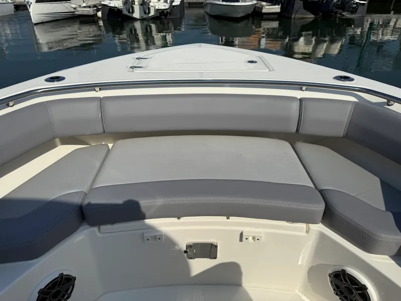 Slide: The Image of Boston Whaler 280 Outrage 2026 - 31