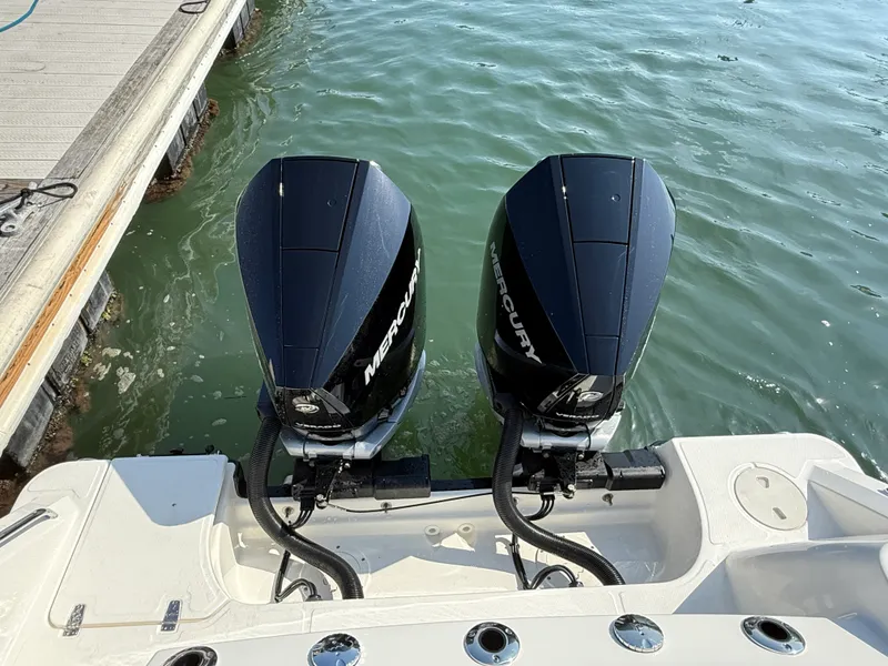 Slide: The Image of Boston Whaler 280 Outrage 2026 - 10