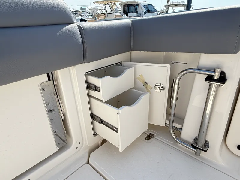 Slide: The Image of Boston Whaler 280 Outrage 2026 - 12