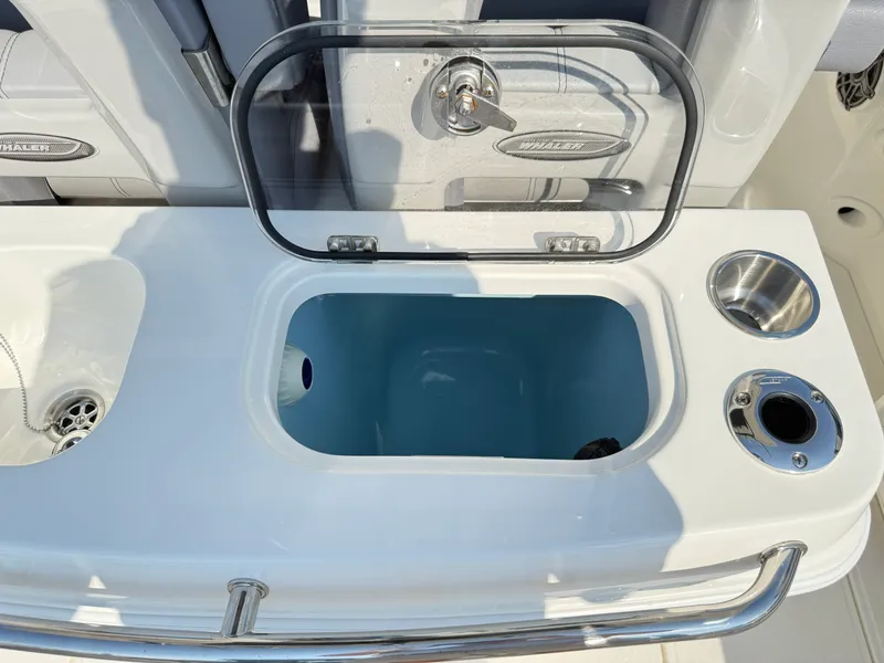 Slide: The Image of Boston Whaler 280 Outrage 2026 - 13