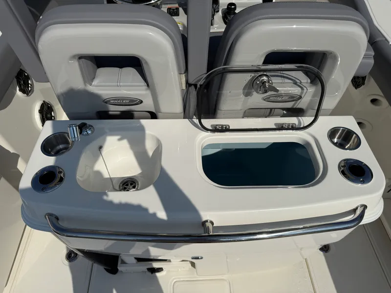 Slide: The Image of Boston Whaler 280 Outrage 2026 - 14
