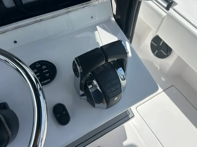 Slide: The Image of Sea Hunter 28 FLORIDIAN 2019 - 20