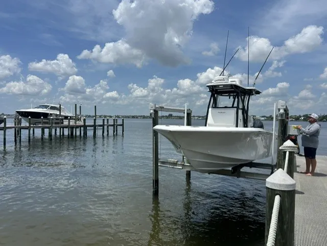 Slide: The Image of Sea Hunter 28 FLORIDIAN 2019 - 3