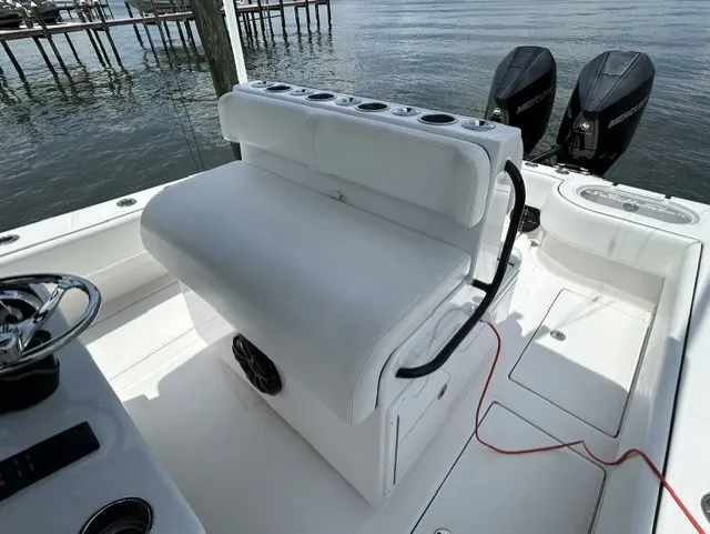Slide: The Image of Sea Hunter 28 FLORIDIAN 2019 - 9