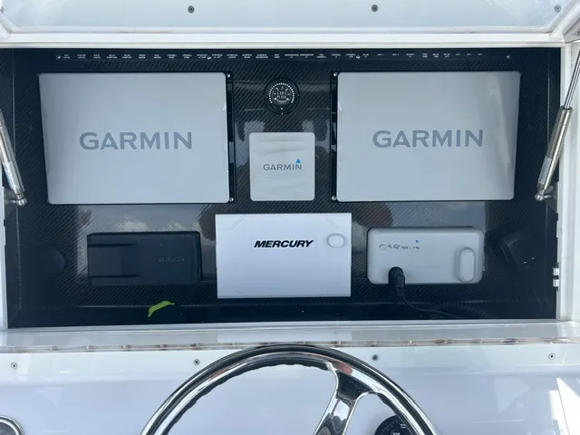 Slide: The Image of Sea Hunter 28 FLORIDIAN 2019 - 19