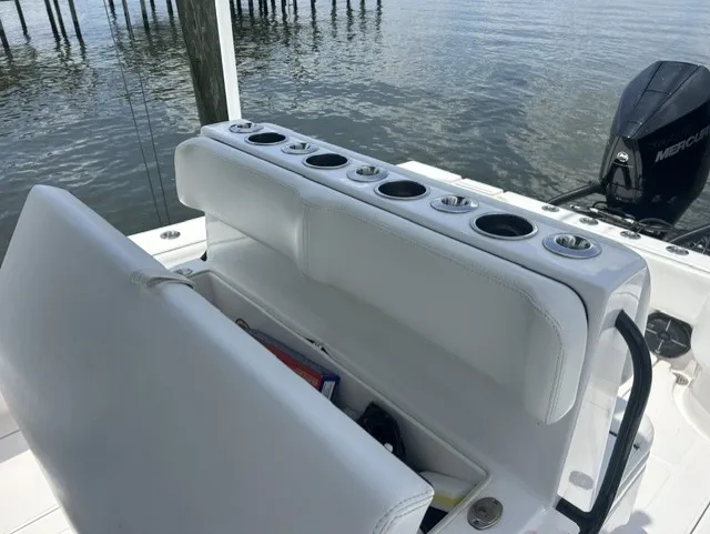 Slide: The Image of Sea Hunter 28 FLORIDIAN 2019 - 18