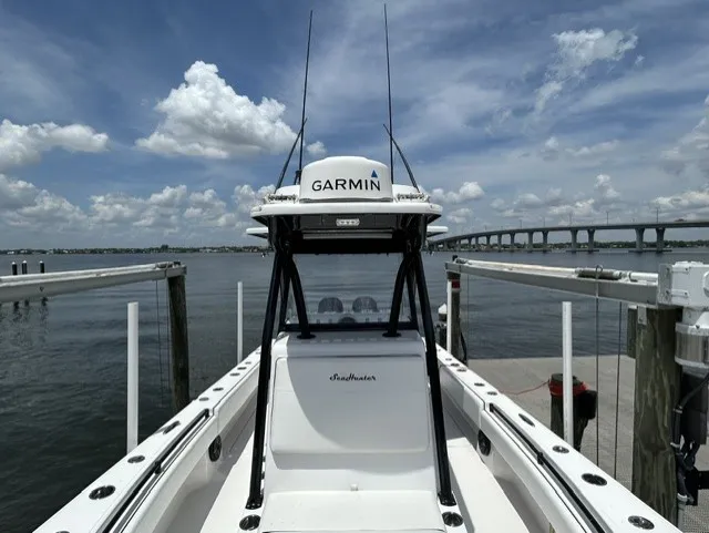 Slide: The Image of Sea Hunter 28 FLORIDIAN 2019 - 14