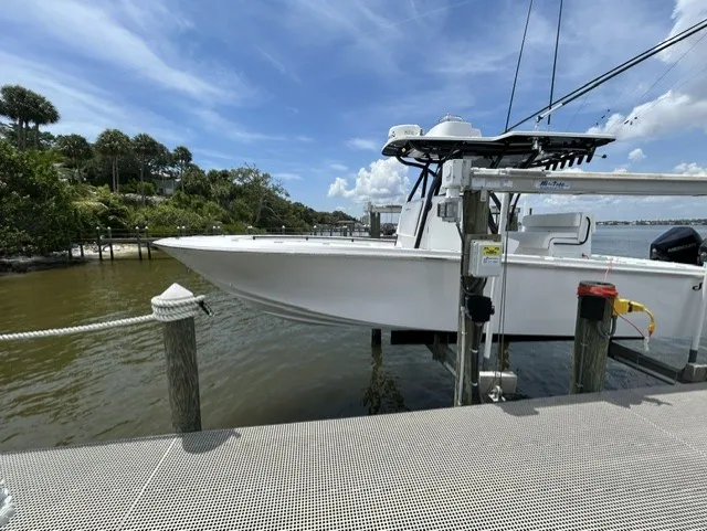 Slide: The Image of Sea Hunter 28 FLORIDIAN 2019 - 1