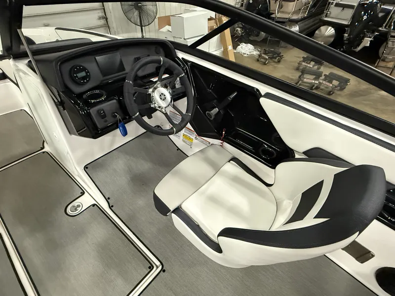 Slide: The Image of Yamaha AR 195 2024 - 13