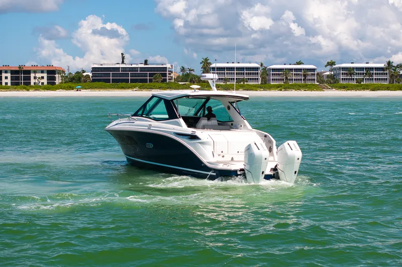 Slide: The Image of Sea Ray Sundancer 320 Outboard 2026 - 1