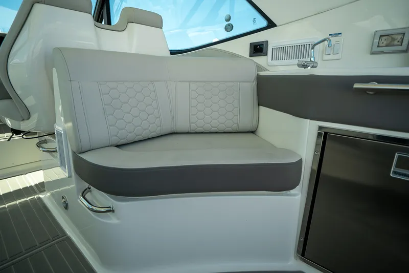 Slide: The Image of Sea Ray Sundancer 320 Outboard 2026 - 10