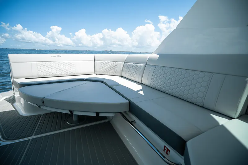 Slide: The Image of Sea Ray Sundancer 320 Outboard 2026 - 11