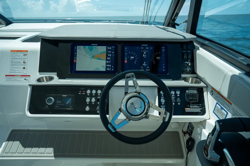 Slide: The Image of Sea Ray Sundancer 320 Outboard 2026 - 14