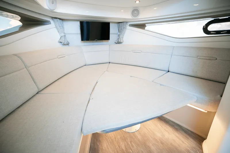 Slide: The Image of Sea Ray Sundancer 320 Outboard 2026 - 22