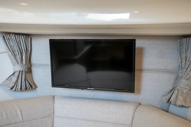 Slide: The Image of Sea Ray Sundancer 320 Outboard 2026 - 25