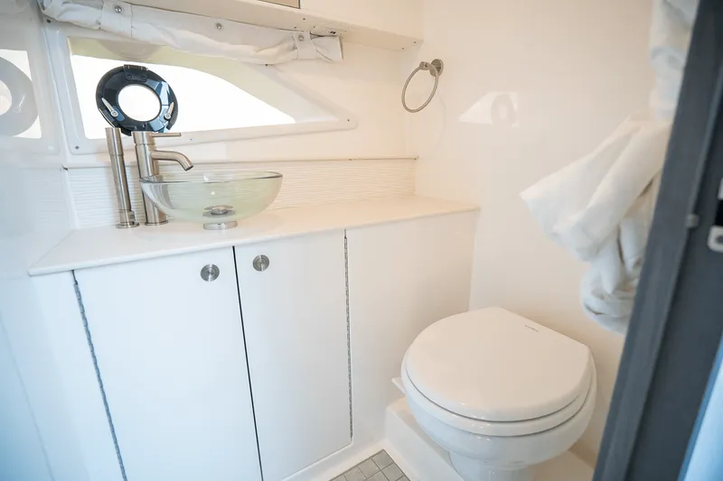 Slide: The Image of Sea Ray Sundancer 320 Outboard 2026 - 26