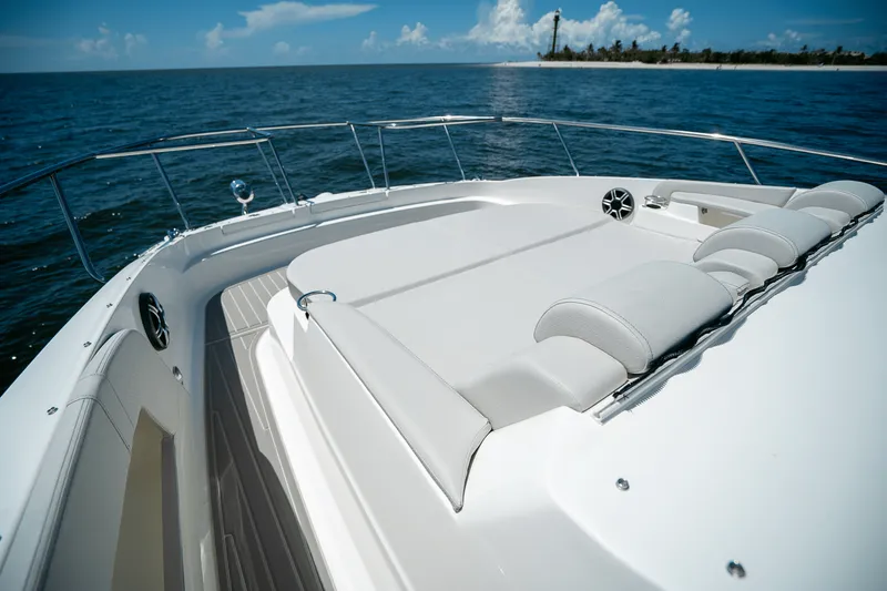 Slide: The Image of Sea Ray Sundancer 320 Outboard 2026 - 30