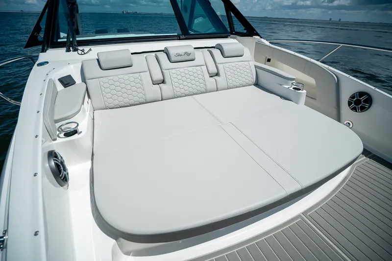 Slide: The Image of Sea Ray Sundancer 320 Outboard 2026 - 33
