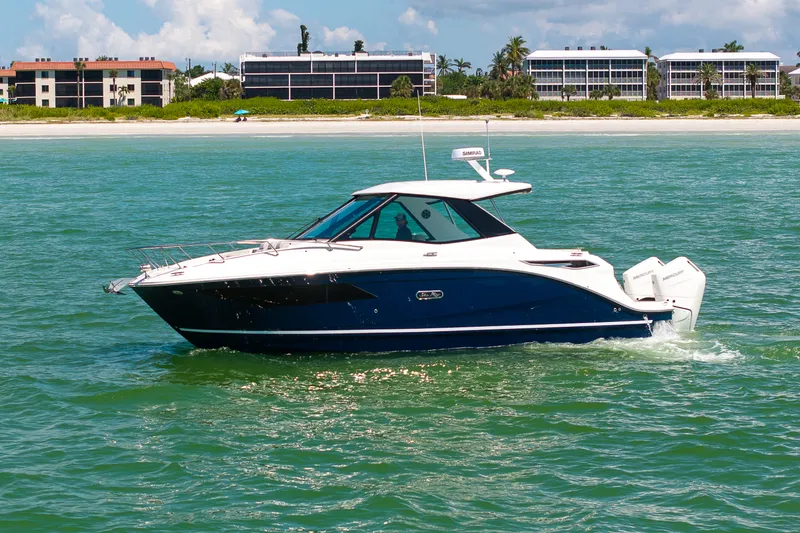 Slide: The Image of Sea Ray Sundancer 320 Outboard 2026 - 35