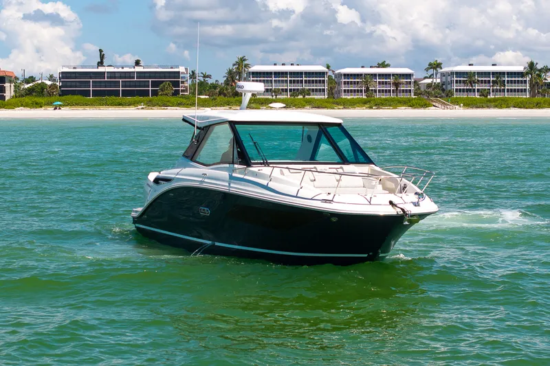 Slide: The Image of Sea Ray Sundancer 320 Outboard 2026 - 38
