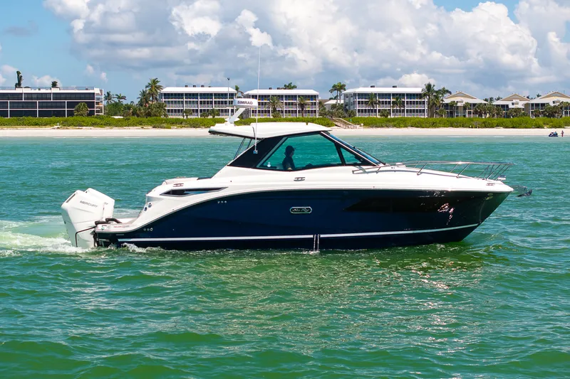 Slide: The Image of Sea Ray Sundancer 320 Outboard 2026 - 40