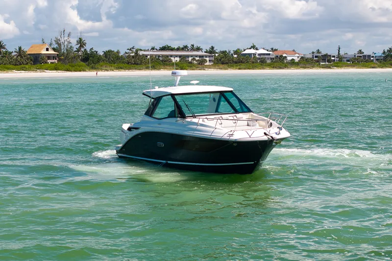 Slide: The Image of Sea Ray Sundancer 320 Outboard 2026 - 47