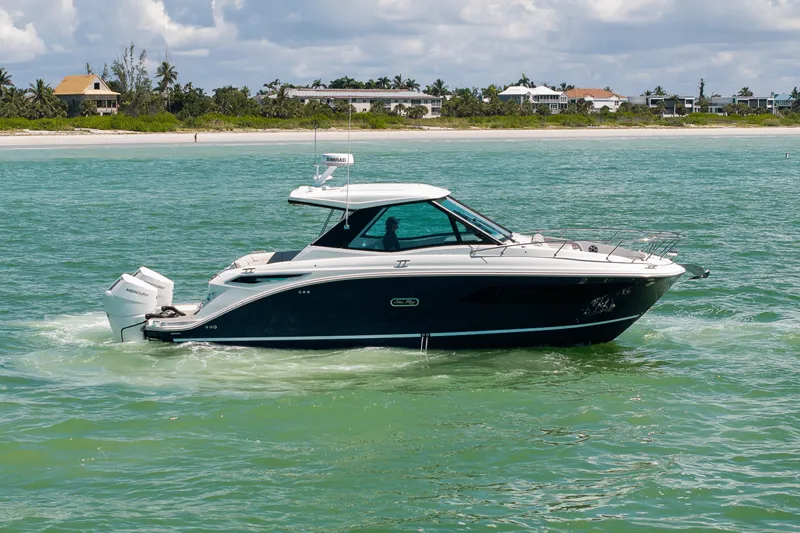 Slide: The Image of Sea Ray Sundancer 320 Outboard 2026 - 49
