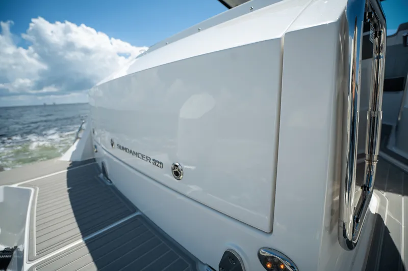 Slide: The Image of Sea Ray Sundancer 320 Outboard 2026 - 5