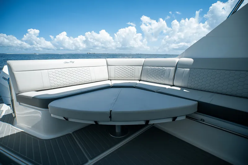 Slide: The Image of Sea Ray Sundancer 320 Outboard 2026 - 7