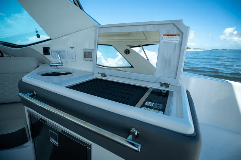 Slide: The Image of Sea Ray Sundancer 320 Outboard 2026 - 8