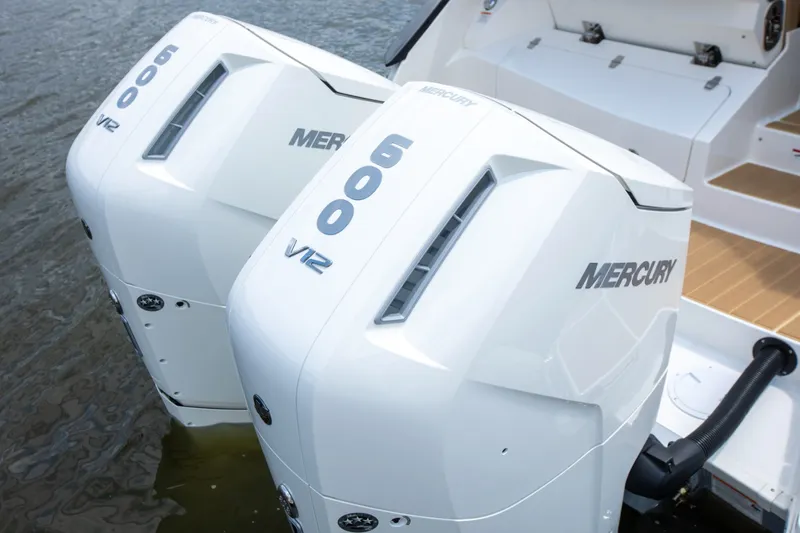 Slide: The Image of Sea Ray Sundancer 370 Outboard 2026 - 15