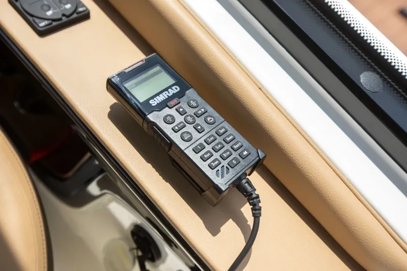 Slide: The Image of Sea Ray Sundancer 370 Outboard 2026 - 39