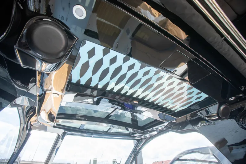 Slide: The Image of Sea Ray Sundancer 370 Outboard 2026 - 30