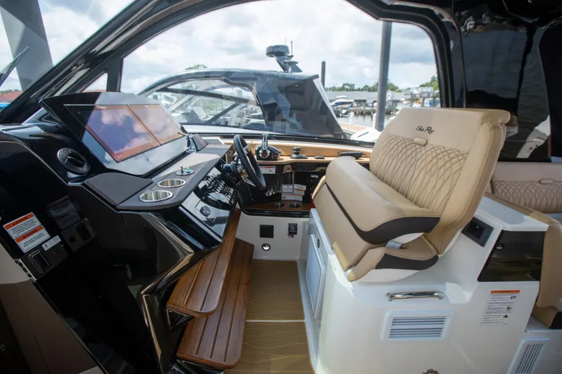 Slide: The Image of Sea Ray Sundancer 370 Outboard 2026 - 34