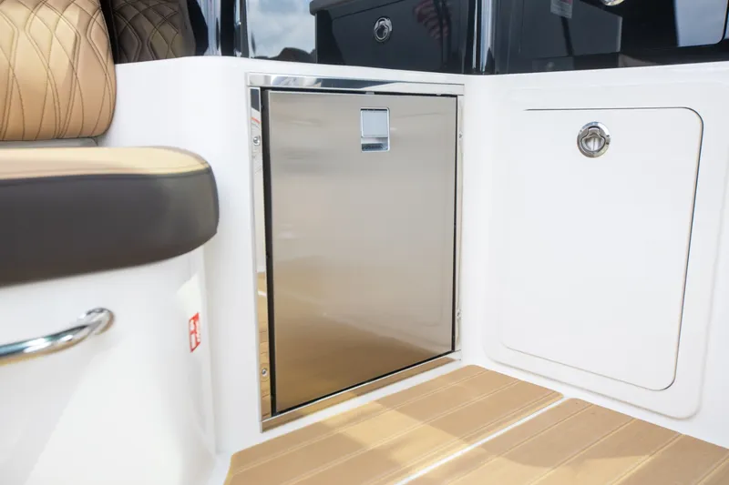 Slide: The Image of Sea Ray Sundancer 370 Outboard 2026 - 28