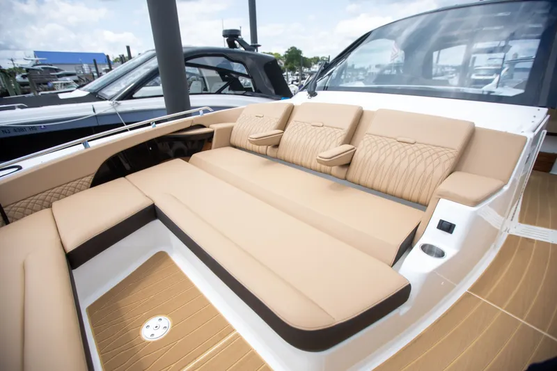 Slide: The Image of Sea Ray Sundancer 370 Outboard 2026 - 74